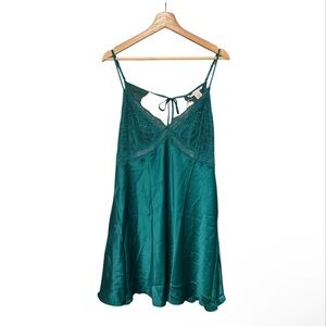 Victoria’s Secret Emerald Green Satin Silky Lace Nightgown NWT XL